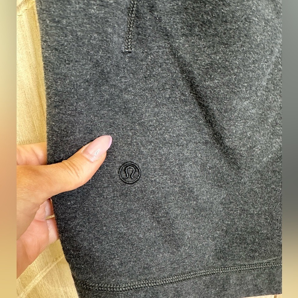 Lululemon Mens medium Shorts Heather‎ gray - Picture 6 of 8